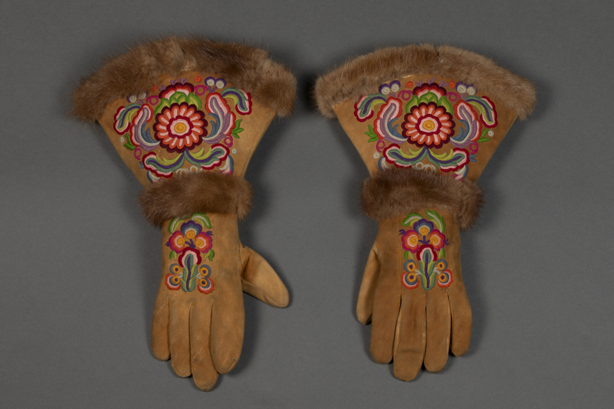 Glove gauntlet
gloves gauntlets