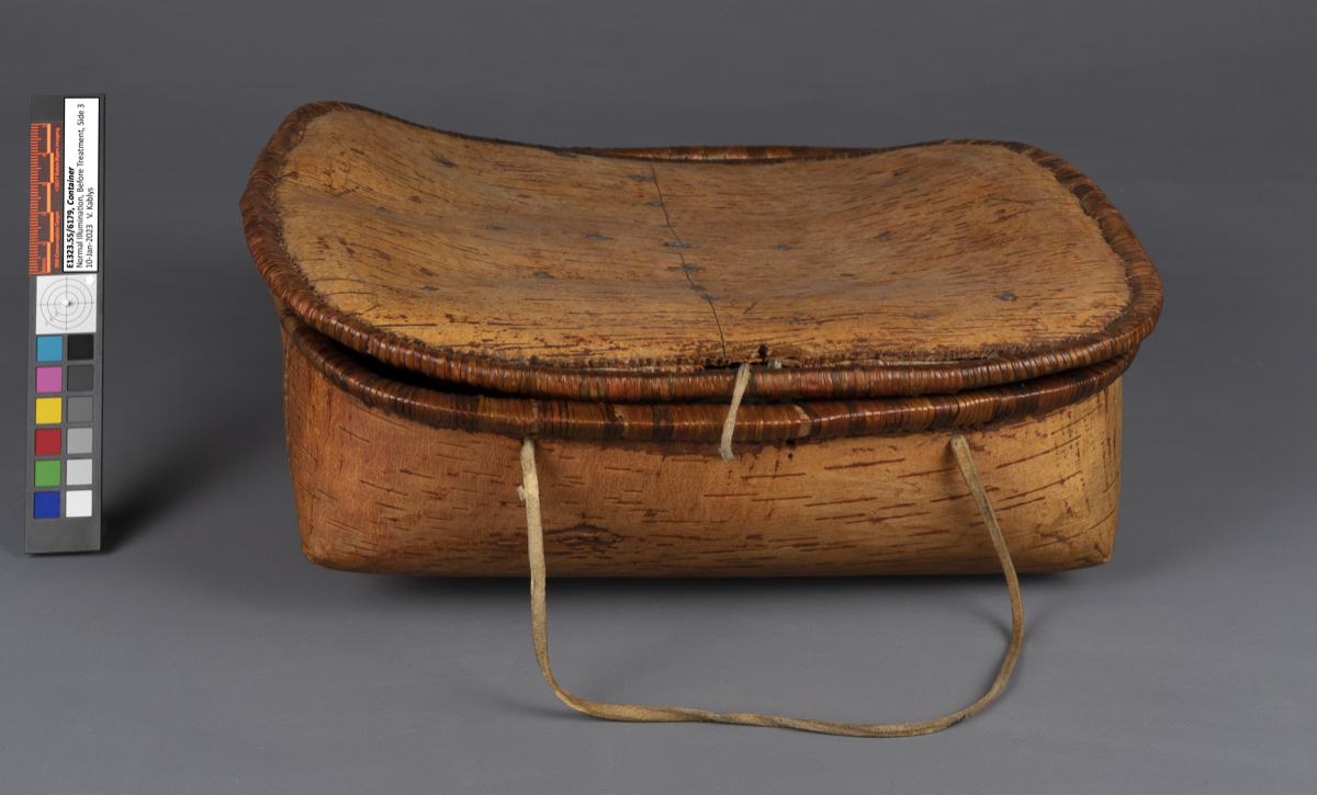 Birchbark container with lid
Birch bark container with lid