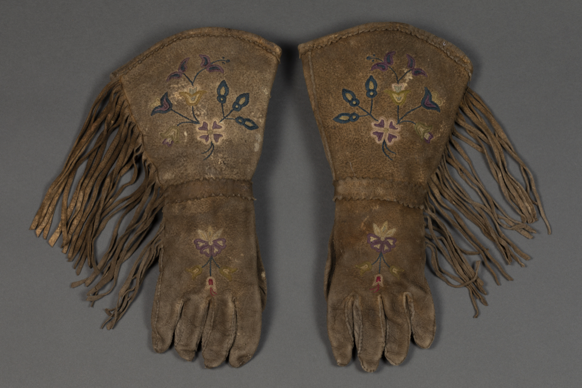 Glove
gloves gauntlet gauntlets