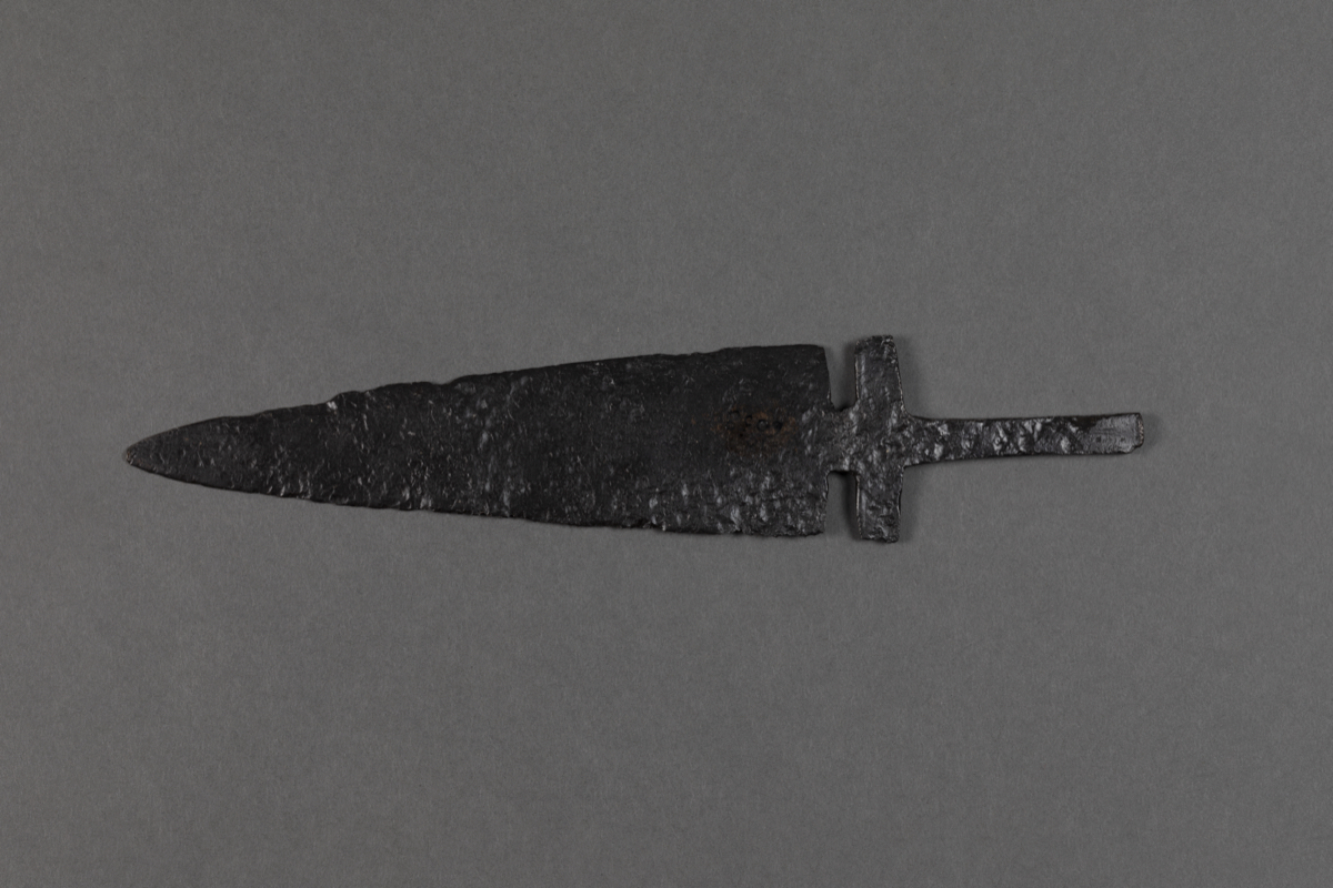 spear   dag knife