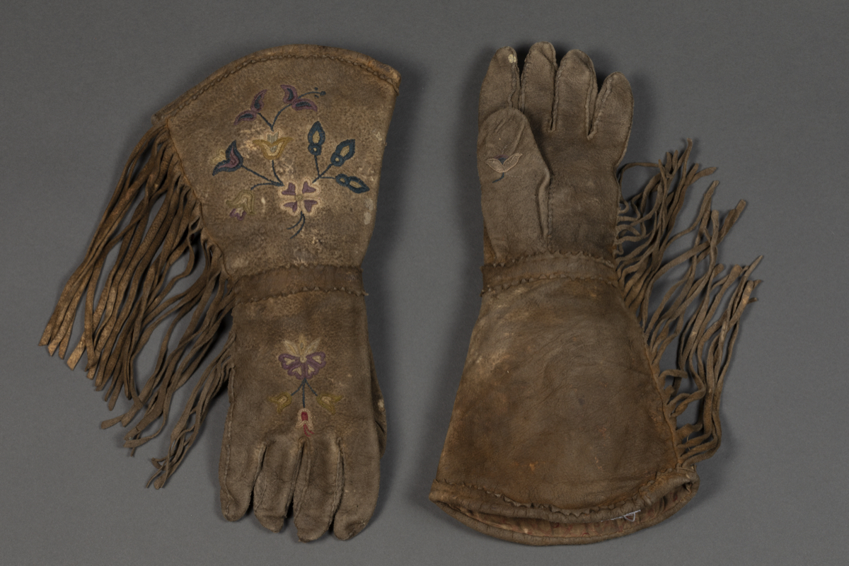 Glove
gloves gauntlet gauntlets