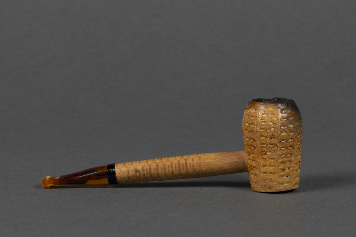 Corn cob pipe