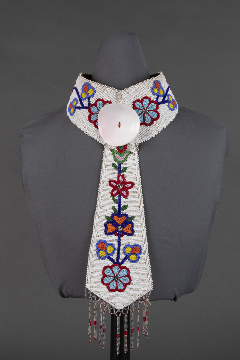 Collar with tie